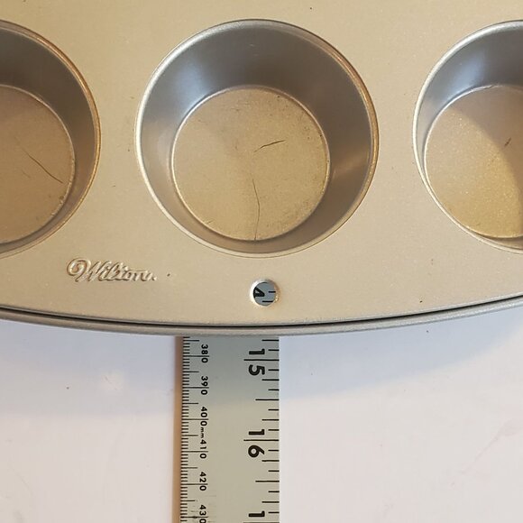 Wilton Cupcake Muffin Baking Pan Tray Kitchenware Non Stick Metal 12 Count - Picture 4 of 6